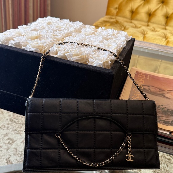 CHANEL Black Quilted Clutch with Chain Detail. Shoulder Bag. - Picture 9 of 12